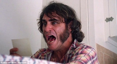 Joaquin Phoenix in Vizio di forma