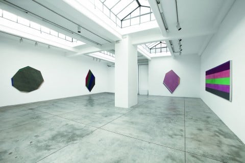 Kenneth Noland - veduta della mostra presso la Cardi Gallery, Milano 2015 - photo Bruno Bani