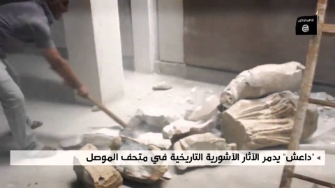 L'ISIS all'opera al Museo Archeologico di Mosul
