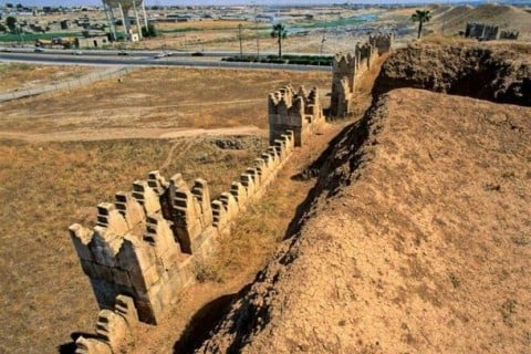 Mosul, le antiche mura di Ninive