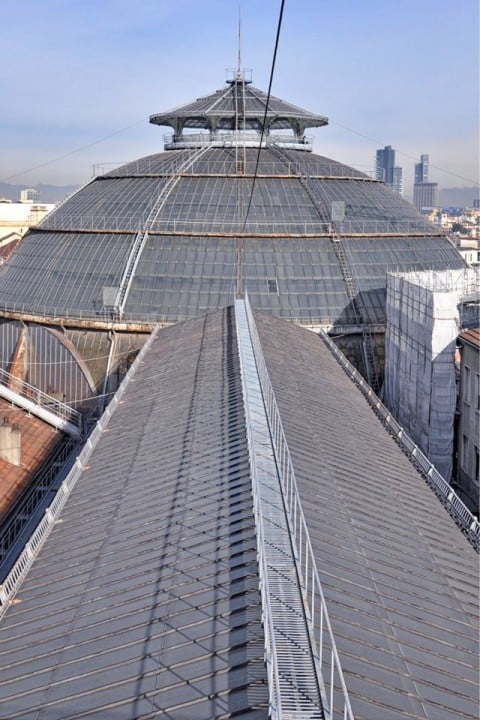 Passerella sui tetti della Galleria Vittorio Emanuele a Milano