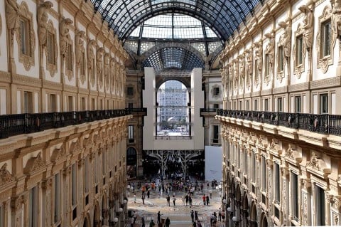 Portale semovente in Galleria Vittorio Emanuele II a Milano durante il restauro