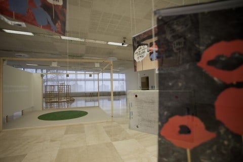Fiery Greetings - veduta della mostra presso il Museo di Storia Jugoslava, Belgrado 2015
