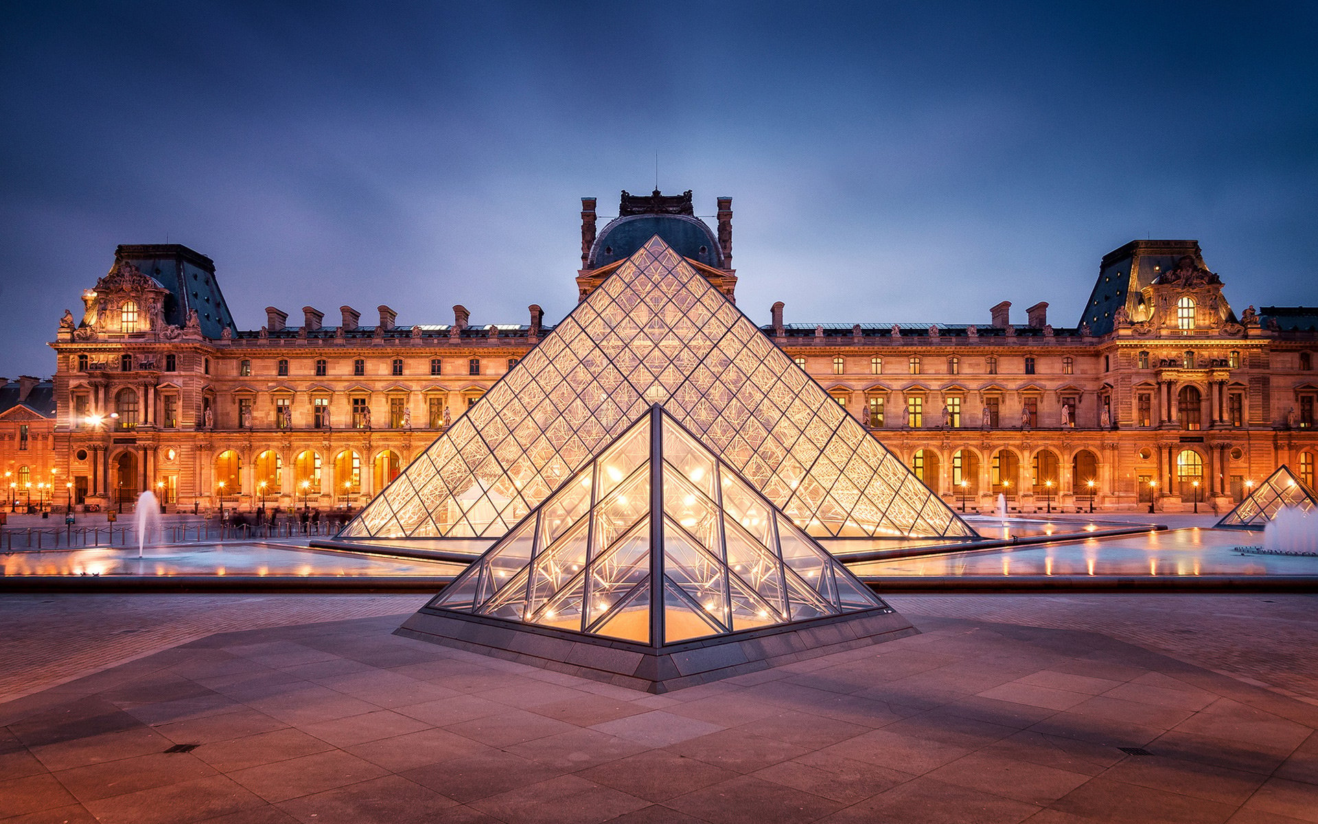 Il Louvre di Parigi