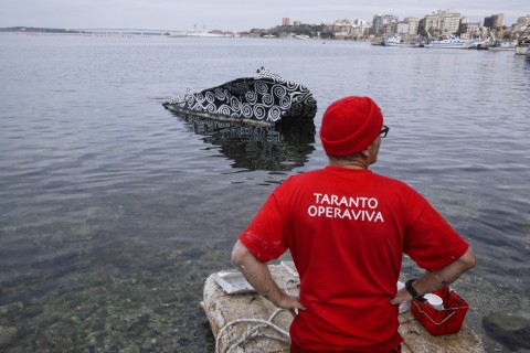 Alessandro Bulgini, Decoro urbano su relitto in Mar Piccolo (Taranto Opera Viva, 2015)