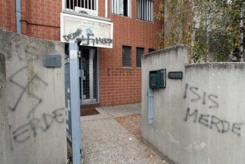 Marghera - Scritte vandaliche sulla moschea di Marghera