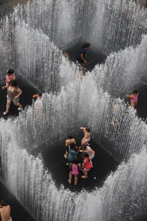 Jeppe Hein, Appearing Rooms - Brooklyn Bridge Park, New York 2015 - photo © Jon Spence