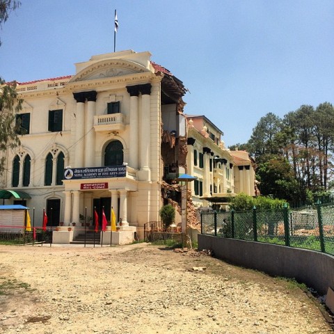 L'Accademia di belle arti di Kathmandu, dopo il terremoto (foto Hyperallergic)