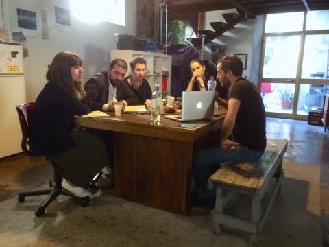 Lorenzo Balbi e le curatrici straniere durante una studio visit a BOCS, Catania (Foto Giuseppe Lana)