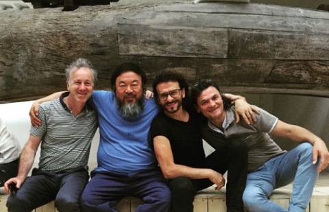 Ai Weiwei con i galleristi della Galleria Continua