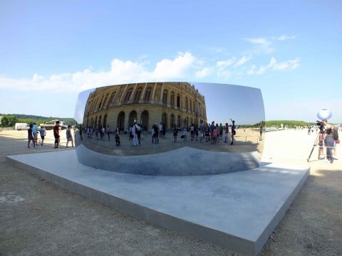 Anish Kapoor Versailles, C-Curve 2007, Courtesy Kapoor Studio, Kamel Mennour e Lisson Gallery © Silvia Neri