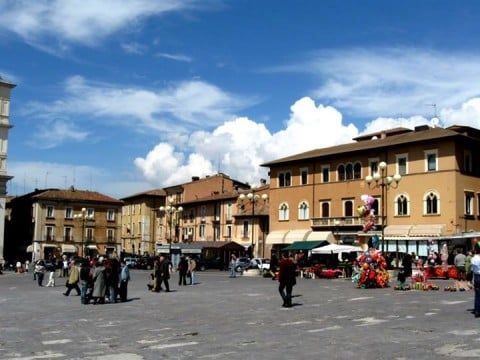 L'Aquila, 5 aprile 2009, ore 12 - poche ore prima del terremoto