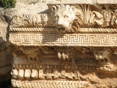 Un fregio del tempio di Giove, a Baalbeck