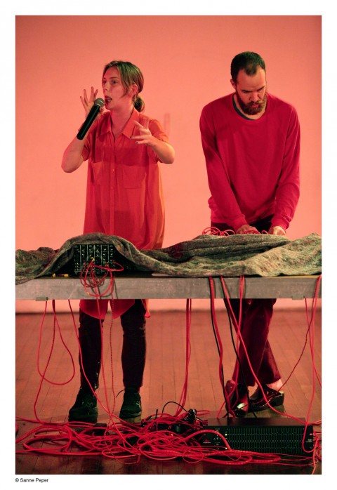 Alma Söderberg & Hendrik Willekens, Idioter, photo Sanne Peper