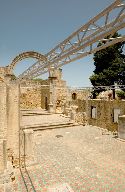 Convento dei cento archi, Ficarra  - struttura per l'opera di Hugo Canoilas