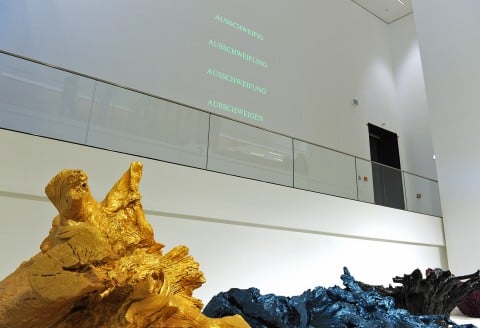 Grimmwelt Museum, Kassel - l'installazione di Ai Weiwei e la proiezione nel foyer - copyright Stadt Kassel; ph Soremski