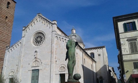 Igor Mitoraj per le strade di Pietrasanta