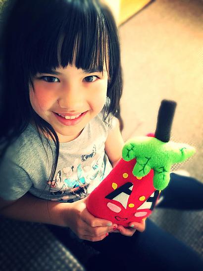 Le Dolls'n'All di Yaela Uriely - Erika, 7 anni, e la sua strawberry doll