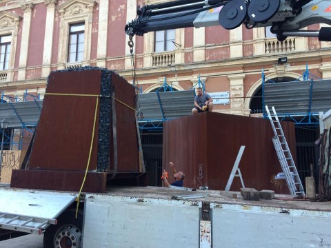 Lo spostamento della Carboniera di Jannis Kounellis a Bari