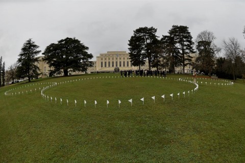 tracciato di Rebirth sul prato davanti al Palais des Nations, Ginevra. foto credit Jean Marc Ferré