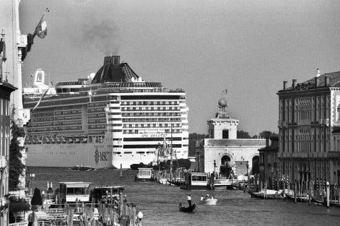 Gianni Berengo Gardin, Mostri a Venezia, 2013, courtesy of Fondazione Forma, Milano