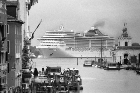 Gianni Berengo Gardin, Mostri a Venezia, 2013, courtesy of Fondazione Forma, Milano