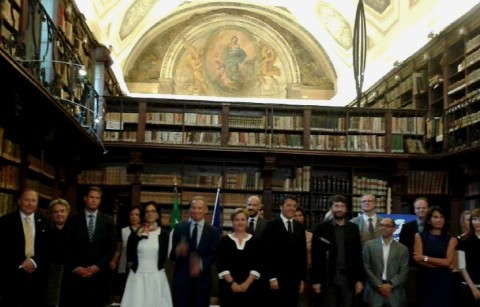 La storica foto di premier e ministro con i 20 direttori dei musei