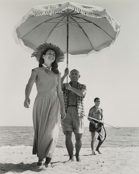 Robert Capa, Pablo Picasso e Françoise Gilot (1948), stampa fotografica alla gelatina sali d'argento