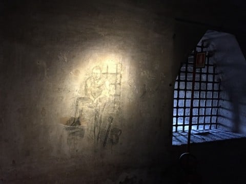 Rocca di Vignola - incisioni nella sala della prigione di CiminoRocca di Vignola - incisioni nella sala della prigione di Cimino