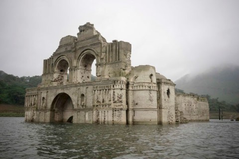 La chiesa riemersa dalle acque in Messico (foto mexiconewsdaily.com)