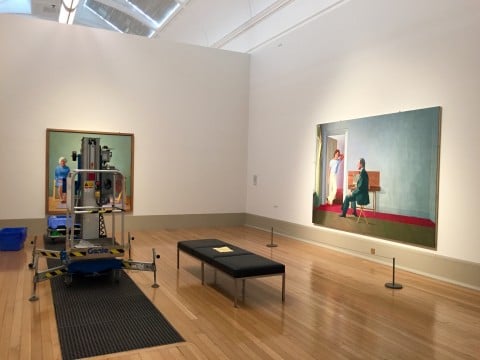 L'allestimento della sala di David Hockney alla Tate Britain