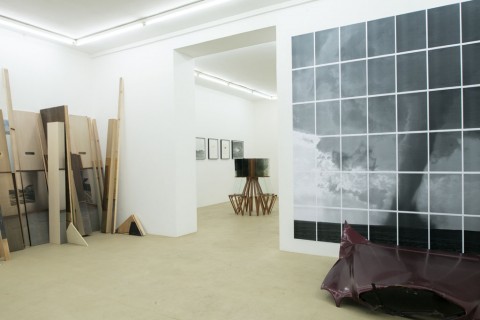 Au-delà de l'image (I) - veduta della mostra presso la Galerie Escougnou-Cetraro, Parigi 2014