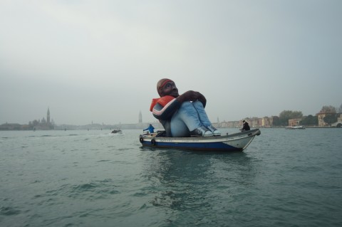 Dirk Schellekens e Bart Peleman, Inflatable Refugee, Venezia 2015