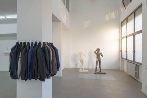 Dominik Lang - Naked figures, dressed figurines - veduta della mostra presso The Gallery Apart, Roma 2015 - photo Giorgio Benni