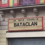 L'insegna del Bataclan, intitolata alle vittime di Charlie Hebdo