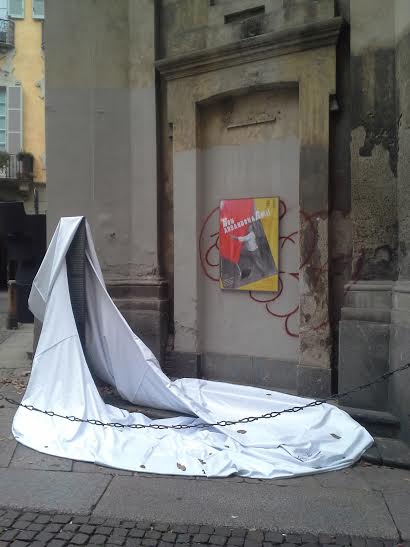 Salvami, l'opera di Franco Mazzucchelli a Milano totalmente distrutta dai vandali