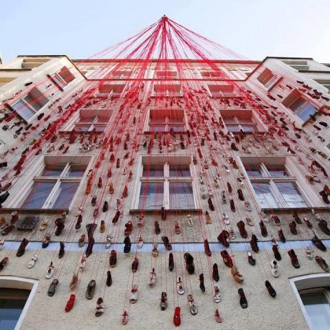 Il Christmas Tree di Chiharu Shiota