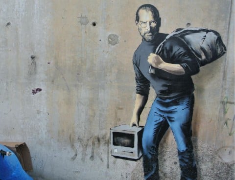 Steve Jobs profugo per Banksy a Calais