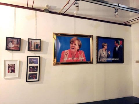 Angela Merkel nella mostra di Andrea Dodicianni