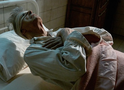 David Bowie nel video Lazarus