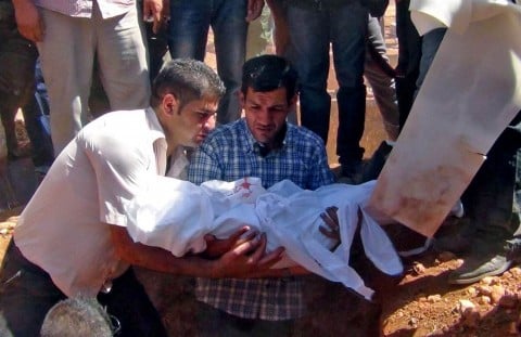 Abdullah al-Kurdi, padre di Aylan, durante il funerale del figlio