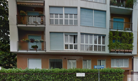 L'esterno della nuova galleria Raucci Santamaria a Milano (immagine Google Street View)
