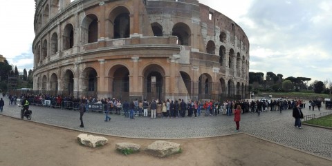 Code per l'ingresso al Colosseo (foto AGTAR)
