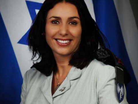 La ministra Miri Regev nei panni di generale