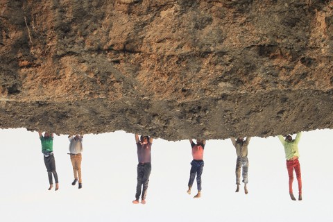 Virginia Zanetti, The Pillars of the Earth, performance, lake under costruction, Paradsinga