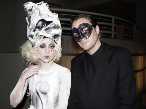 Francesco Vezzoli con Lady Gaga durante la performance Ballets Russes. Italian Style (The Shortest Musical You Will Never See Again) – MOCA, Los Angeles 2009