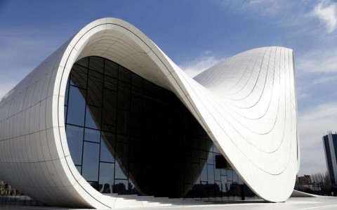 L'Heydar Aliyev Center, di Zaha Hadid