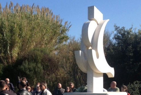 La stele che ricorda Pier Paolo Pasolini a Lido di Ostia