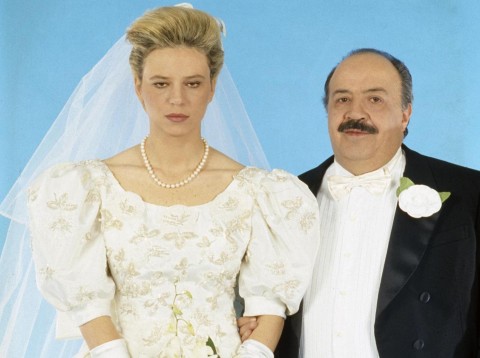 Maria De Filippi e Maurizio Costanzo sposi, in una celebre foto d'archivio. Due giganti del piccolo schermo