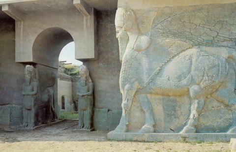 Iraq sito archeologico Nimrud statue Lamassu a guardia dell'entrata del palazzo